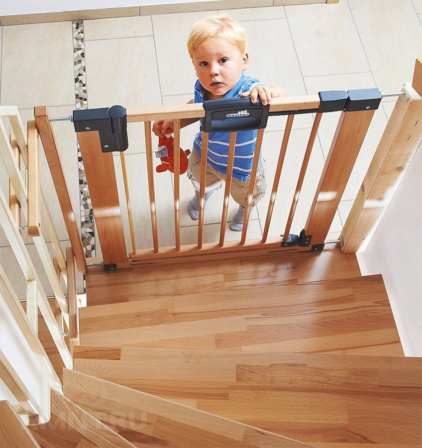 
Захист на сходи для дітей: види, особливості установки, вимоги безпеки

