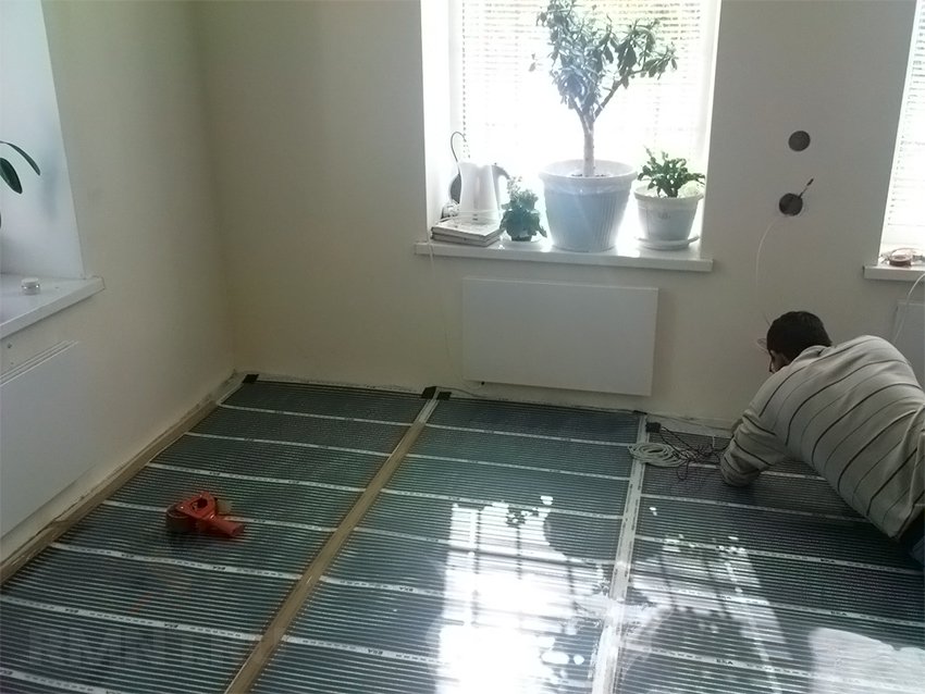
Електрична тепла підлога під ламінат ілінолеум на дерев'яну підлогу
