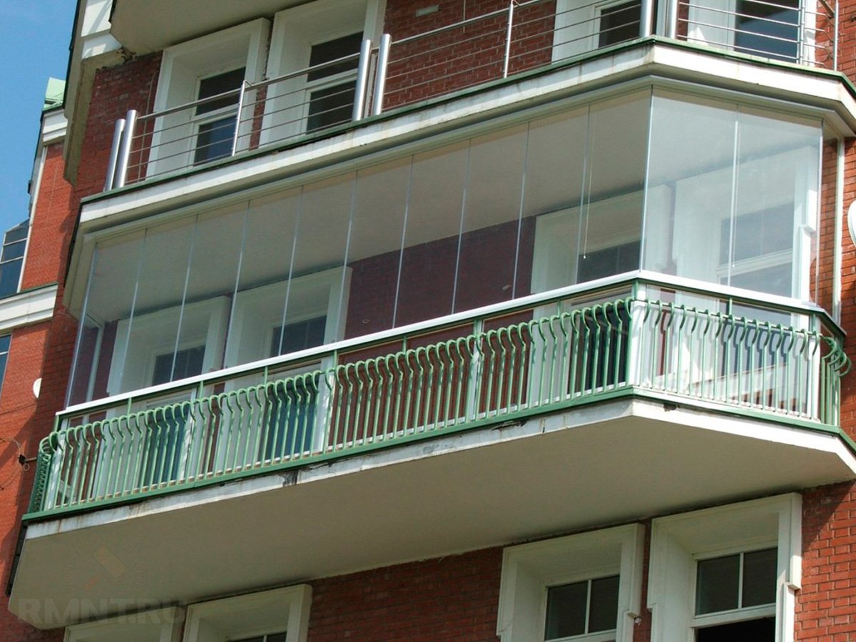 
Варіанти облаштування заскленого балкона
