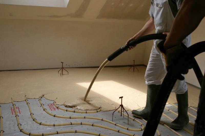 Вирівнювання підлоги самовирівнюється сумішшю: чорновий рівень, фінішне покриття, теплі підлоги