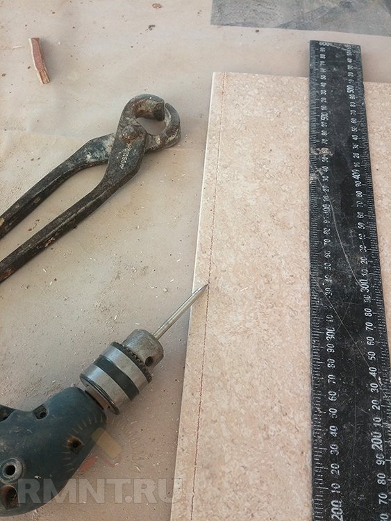 Укладання керамічної плитки на підлогу і стіни