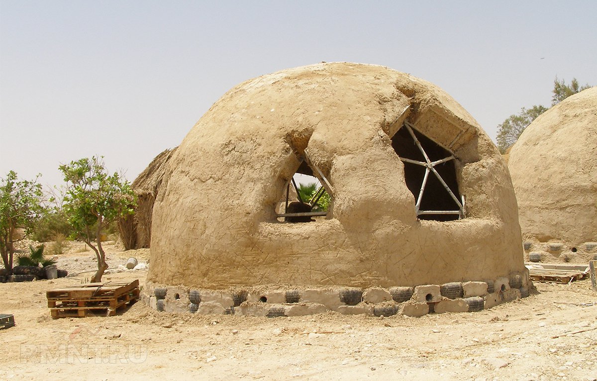 Купольний будинок з глини