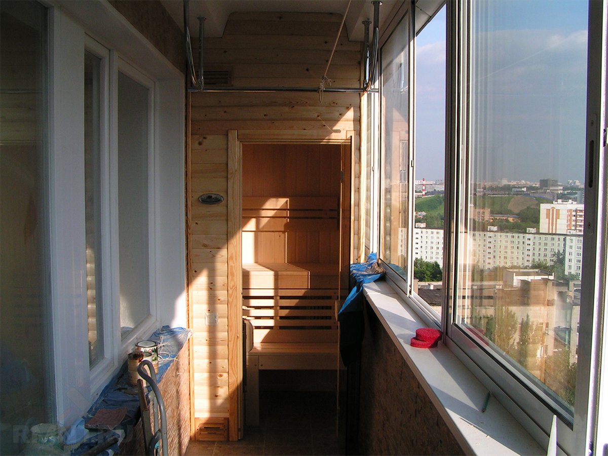 Варіанти облаштування заскленого балкона