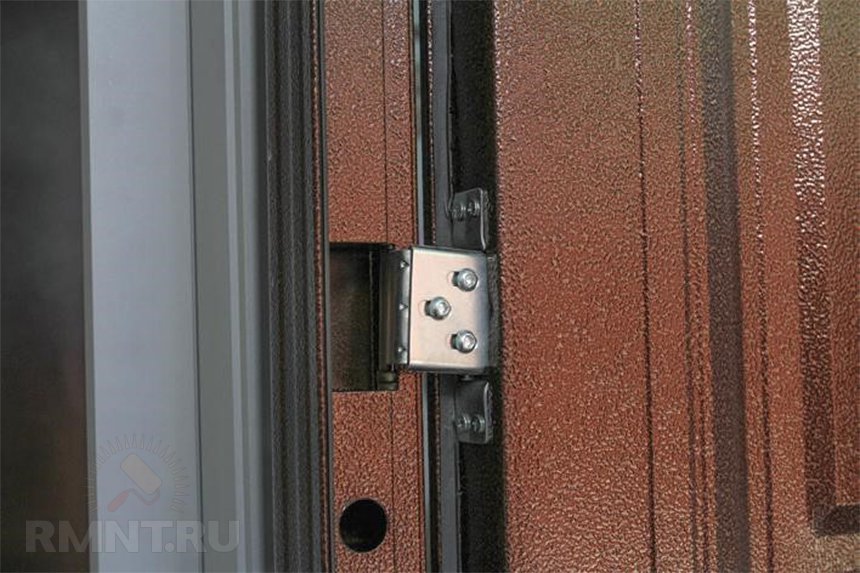 Як усунути перекіс металевих дверей